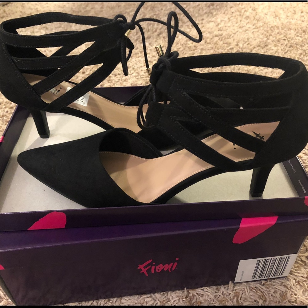 Black kitten heels 8.5